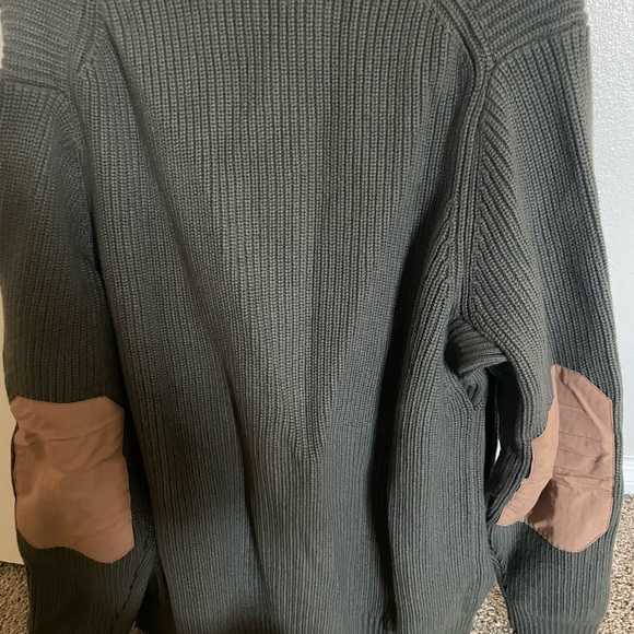Duluth Men’s Large Sweater. Olive green with tan elbow patches - Picture 4 of 6
